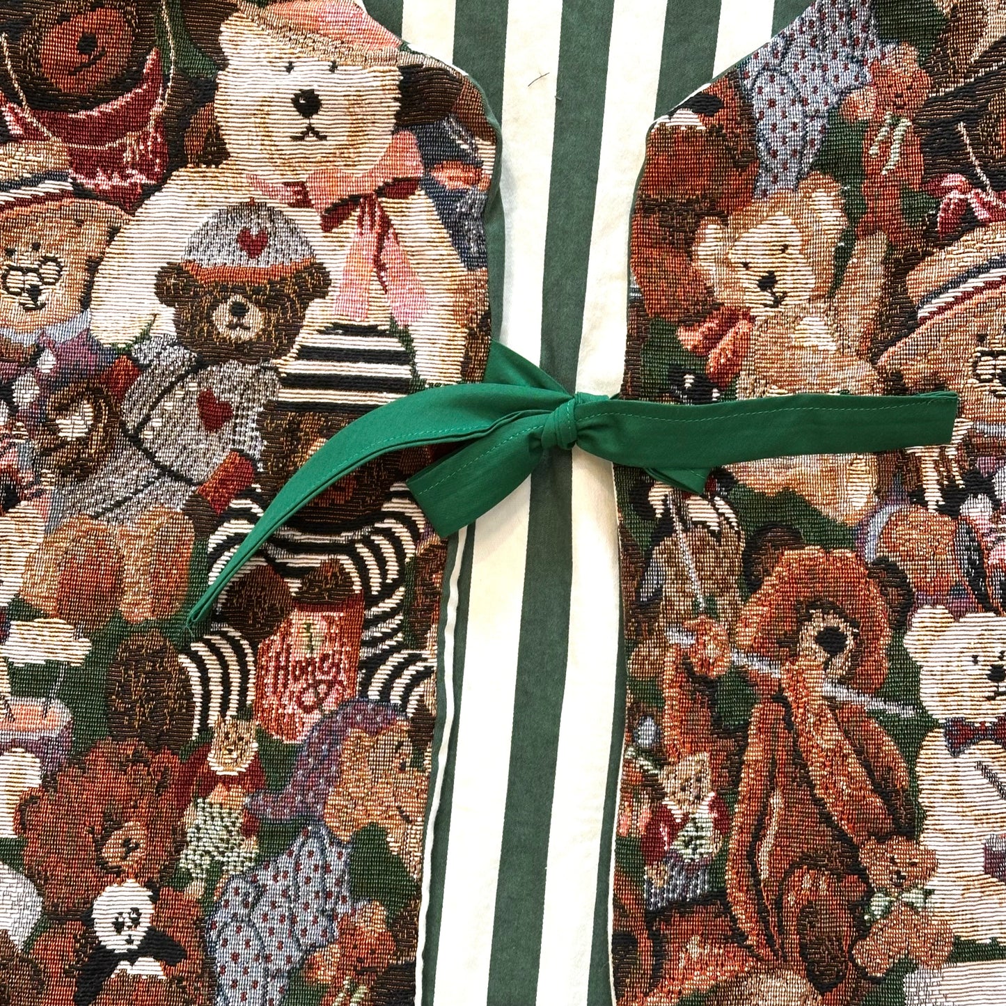 Teddy Bear Tapestry Ribbon Closure Vest (L)