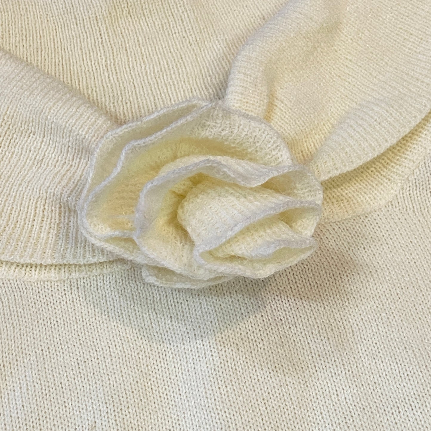 Rose Bud Cream V-Neck Sweater (L)